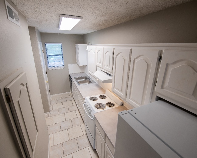 2305 E Kantz Cove
