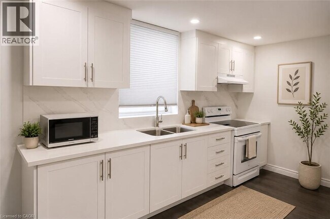 Photo - 1334 Apollo St