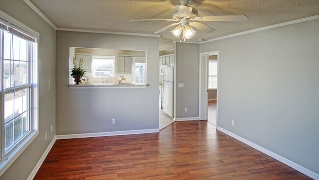 Photo - 3 Bed 2 Bath home with pool and lawncare included for $1850!!!