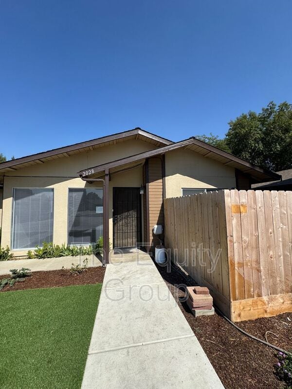 Building Photo - 2028 S Tracy Ct Rental