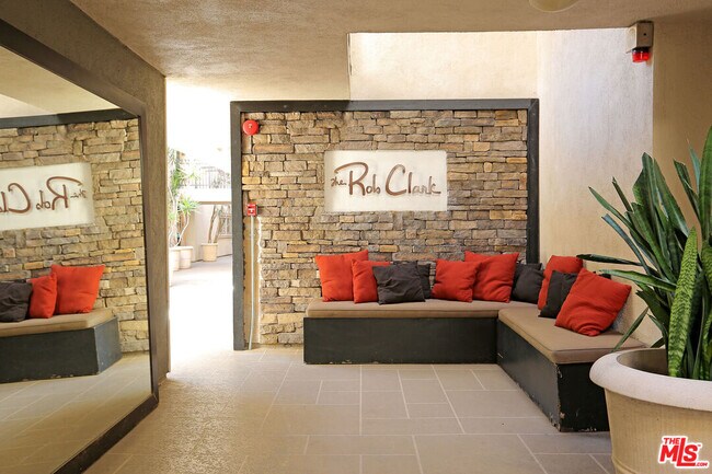 Building Photo - 141 S Clark Dr Unit 319 Rental