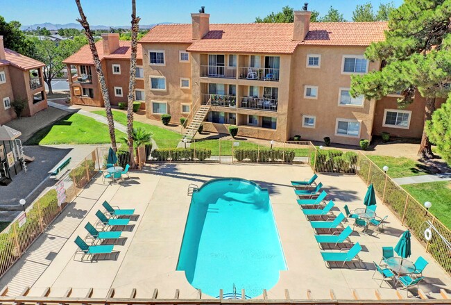 Pool - Royal Palms Apartments