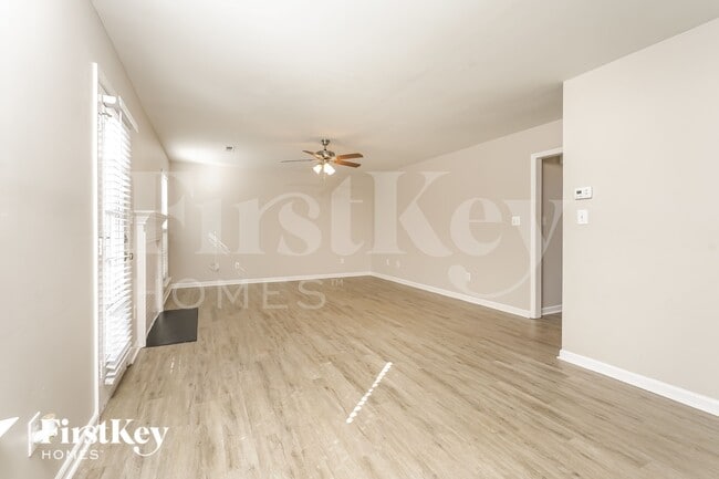 Photo - 1050 Spruce Garden Dr