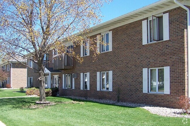 Building Photo - SHAWANO APARTMENTS