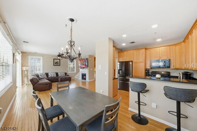 Photo - 154 George Russell Way