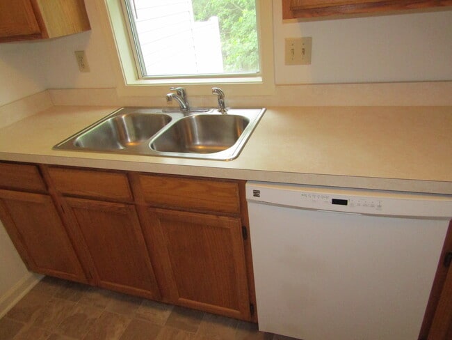 Photo - 52 Hilldale Dr