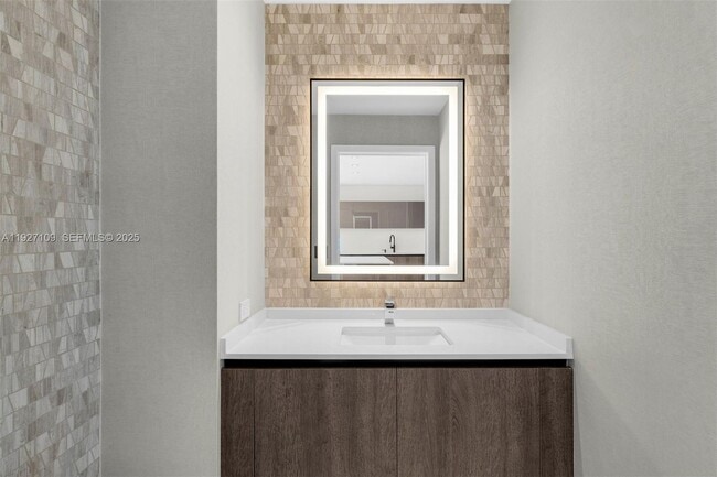 Photo - 88 SW 7th St Unidad 3907