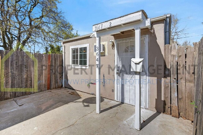 Photo - 3647 18th Ave Unit B_ 1/2