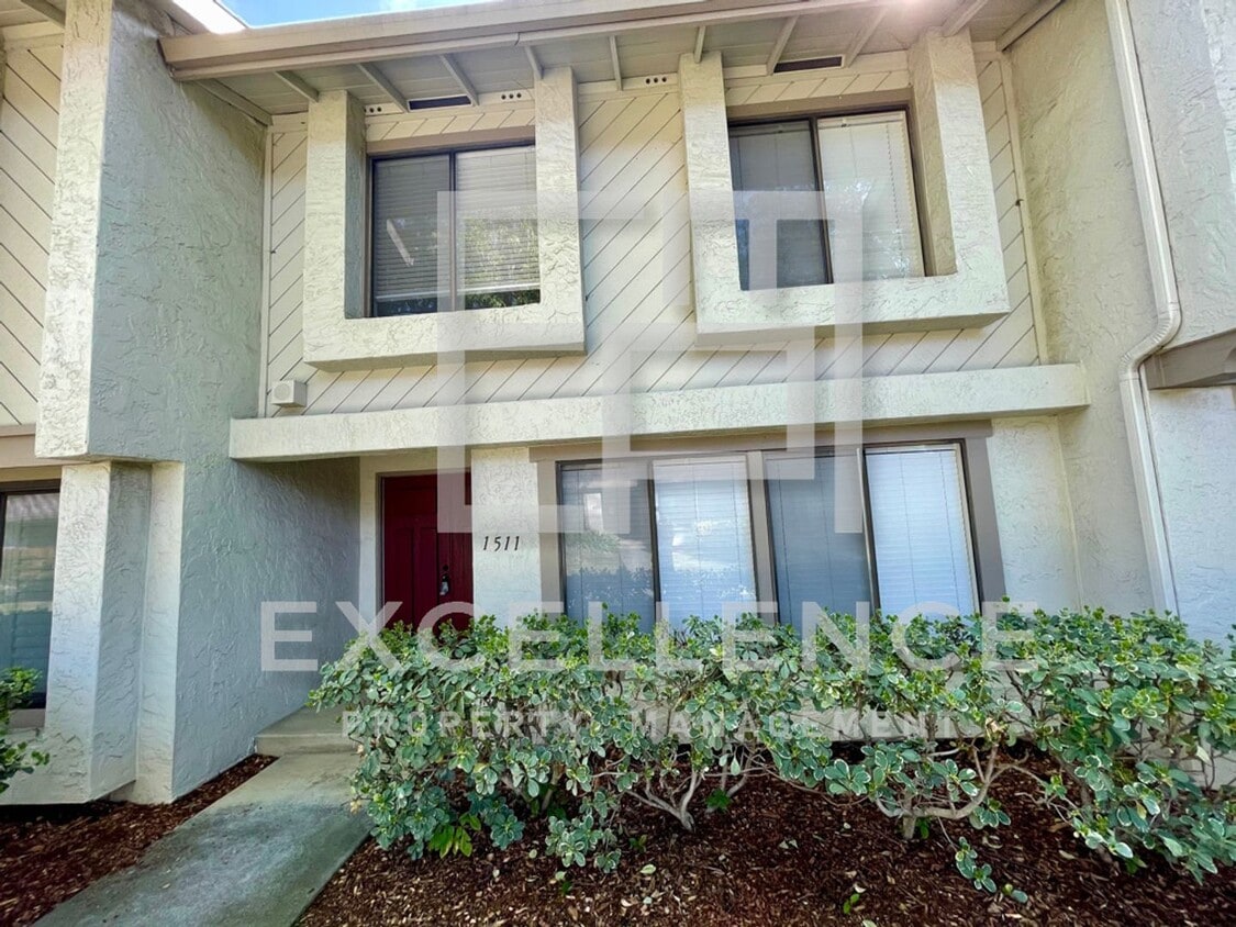 3/1.5 Townhouse, 2 Car Garage, One Pet Neg... - 3/1.5 Townhouse, 2 Car Garage, Pets Negoti...