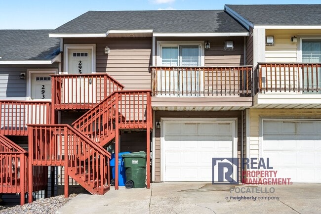3 bedroom 2 Bath Townhouse - 1 Car Garage - 3 bedroom 2 Bath Townhouse - 1 Car Garage