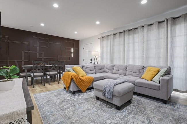 Photo - 7125 Simpson St House