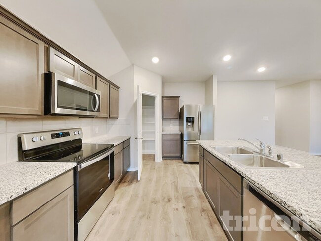Photo - 3323 Hawkins Dr