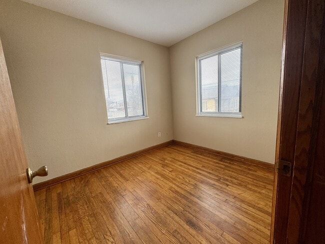 Photo - 327 1/2 2nd Ave