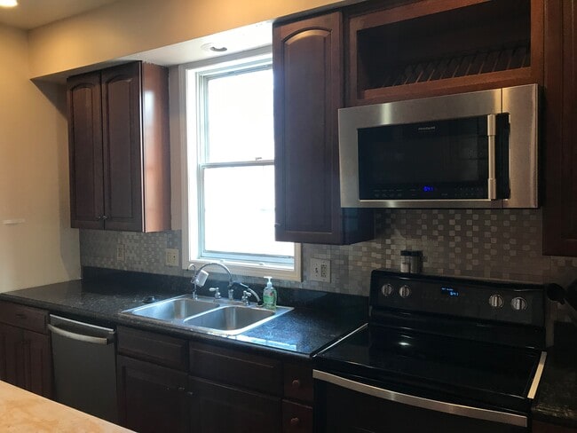Photo - 111 E 6th St Unidad A