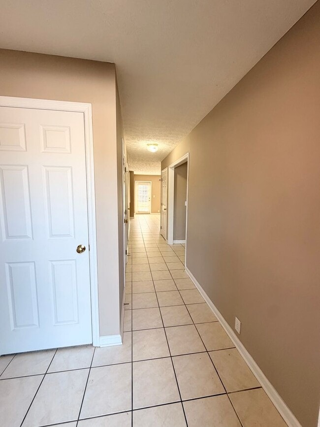 Photo - 1477 N Donahue Dr