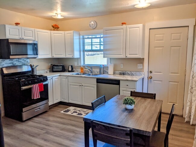 Kitchen and dining - 60 Foss St