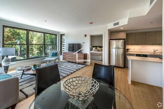 Building Photo - Luxury Apt with Elevator in building!  Pri...