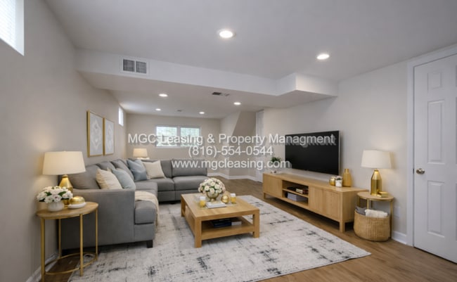 Freshly Renovated & Move-In Ready in Blue Springs - Schedule A tour today! - Freshly Renovated & Move-In Ready in Blue Springs - Schedule A tour today!