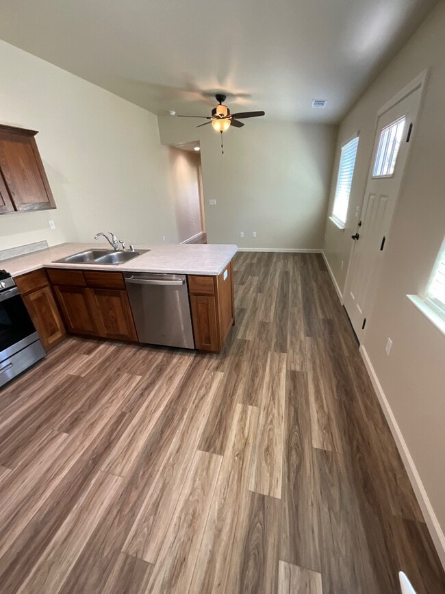 Photo - 1691 Windsor Ave