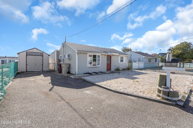 Photo - 204 Butler Blvd