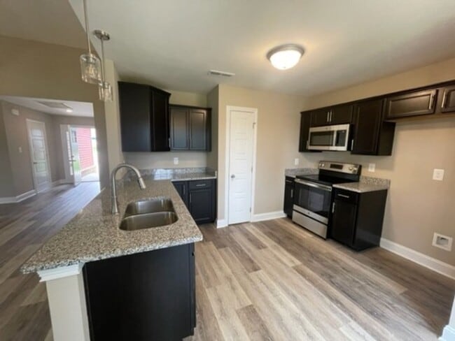 Photo - 3 Bedroom 2 Bathroom Home!