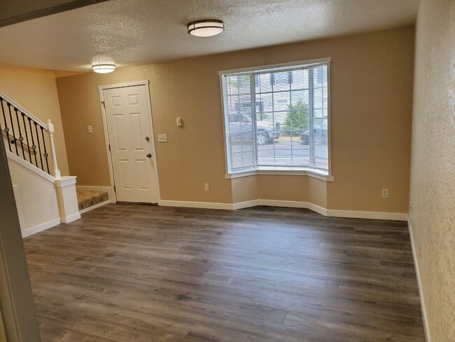 Photo - 821 Kaiser Rd NW