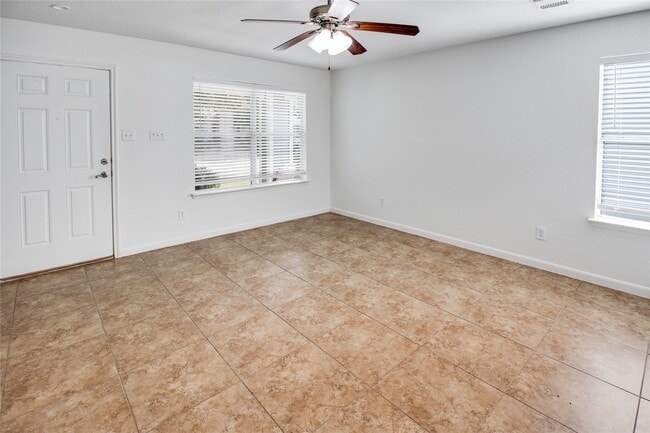 11346 Log Cabin Ln