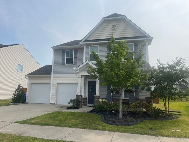Building Photo - APPLICATION RECEIVED! 3/2.5 House with Fen...