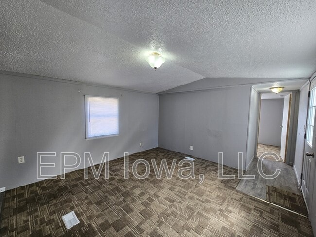 Photo - 700 W Ridgeway Ave