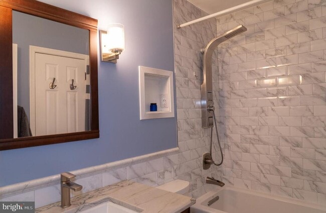 Building Photo - 2510 S Walter Reed Dr Rental