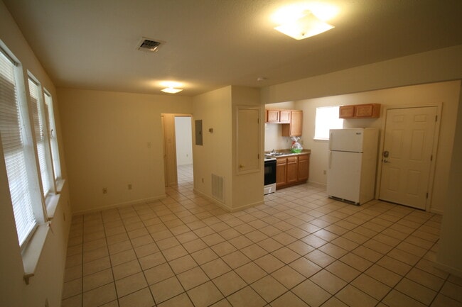 Photo - 2310 Rose Dr Apartamentos