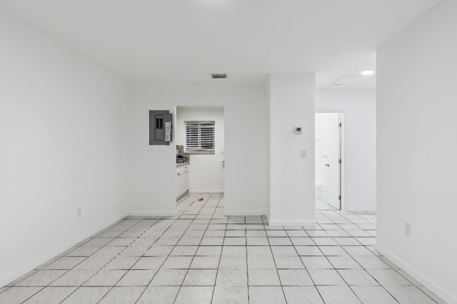 Photo - 622 Oriental Blvd