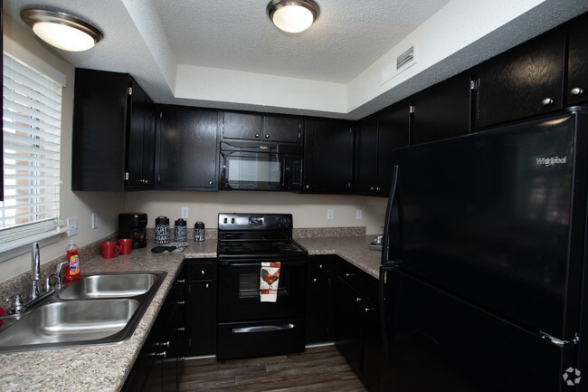 2BR, 1.5BA - 1000SF - Georgia Green Apartments