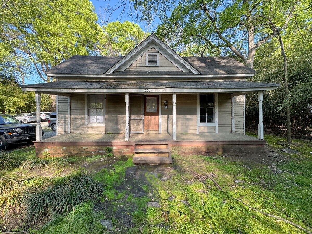 2 Bedroom in College Hill Convenient to UN... - 2 Bedroom in College Hill Convenient to UN... House