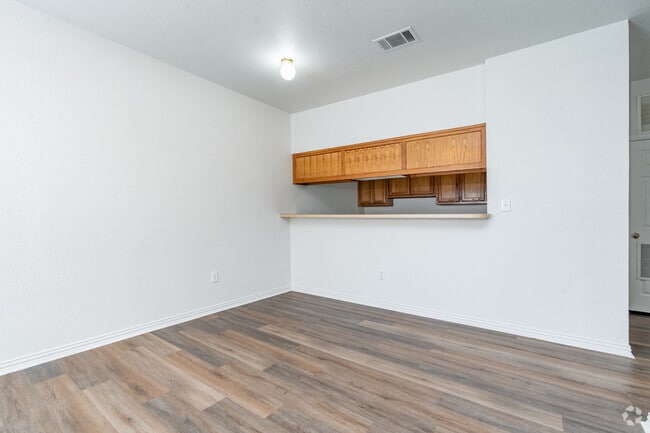 1BR, 1BA - 609SF - Dining Room