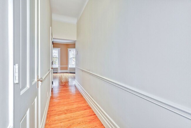 Photo - 987 East Ave