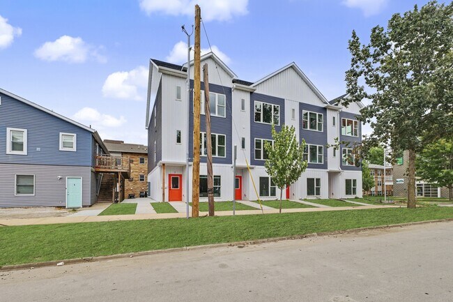Photo - 108 S 5th St