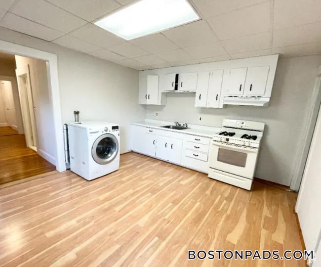 Building Photo - 122 Buttonwood St Rental