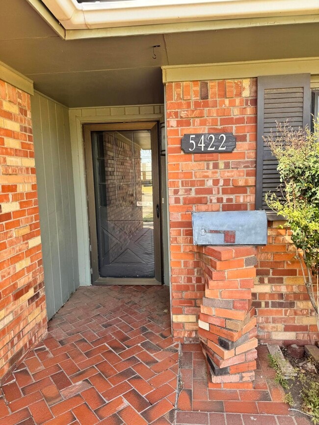 Photo - 5422 33rd St