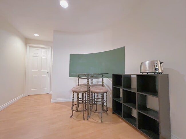 2530 21st Av W