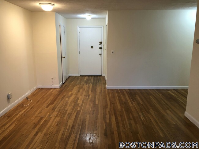 Building Photo - 122 Dustin St Rental