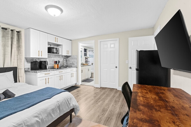 Photo - 3602 E Genesee St Unidad SI ID1244340P
