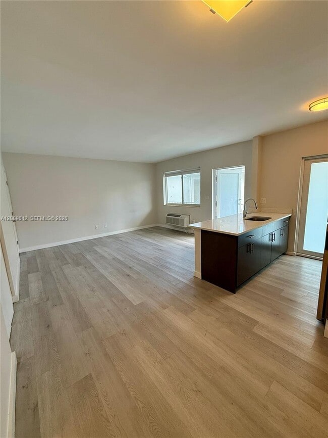Photo - 1525 Michigan Ave Unit 8