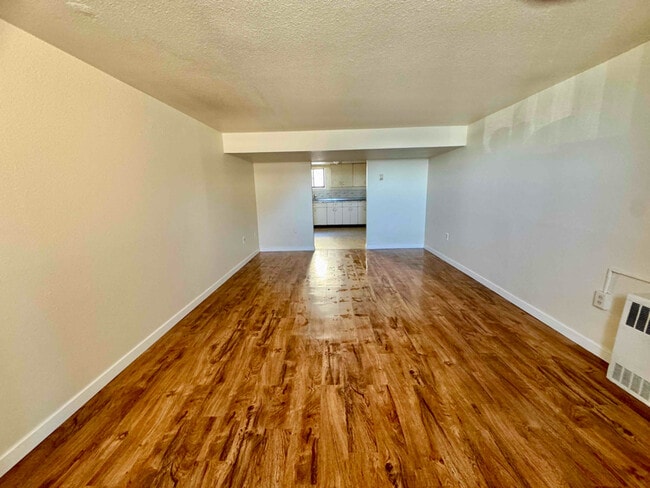 Photo - 302 W 7th St