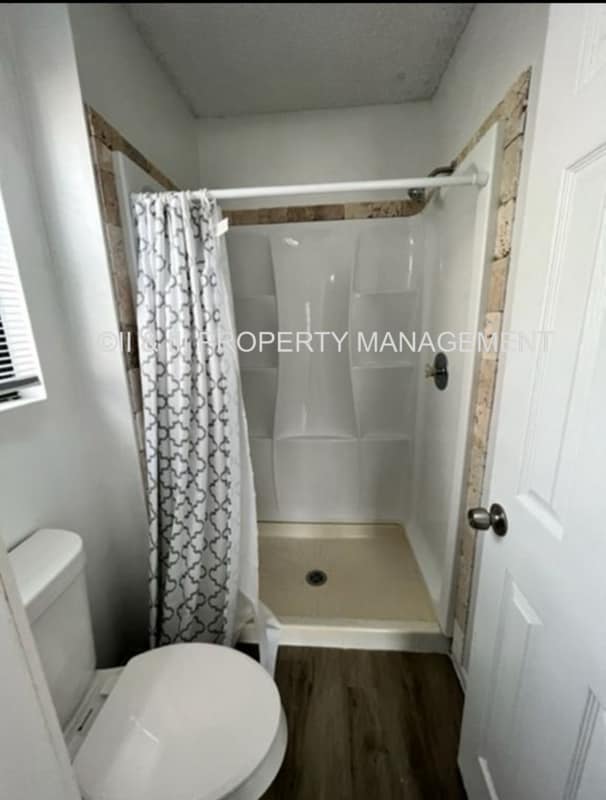 Photo - 9217 Central St