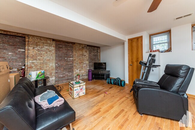 Photo - 1533 W Leland Ave Unit Garden