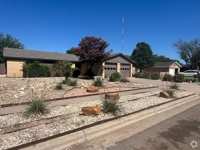 Building Photo - Available August 8th: Beautifully Updated ... Rental