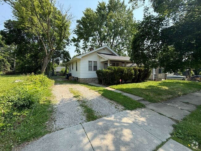 Building Photo - 2558 Tiffin St Rental
