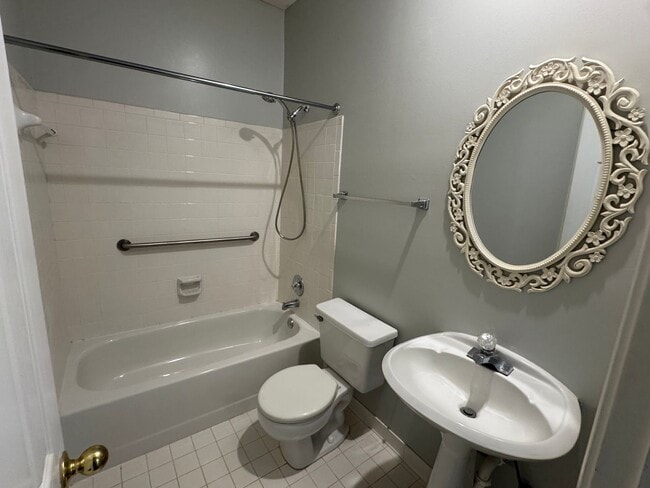 Photo - Lovely Cottage with Garden Courtyard