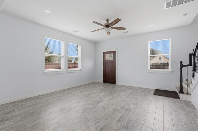 913 Turner Dr